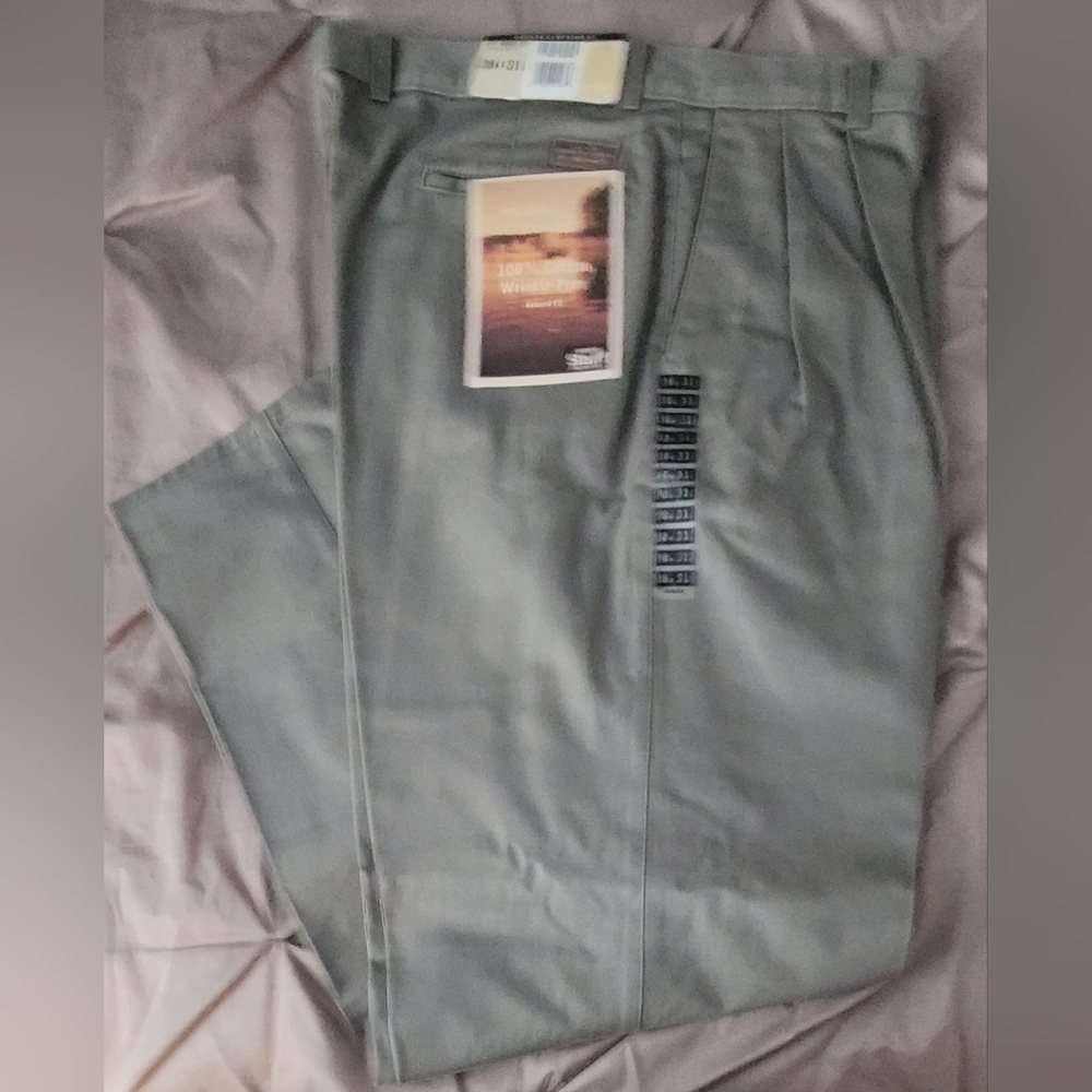 SOLD 😃  Haggar Mens Pants 38 X 31 Relaxed / Wrinkle Free Light Olive Khaki NEW